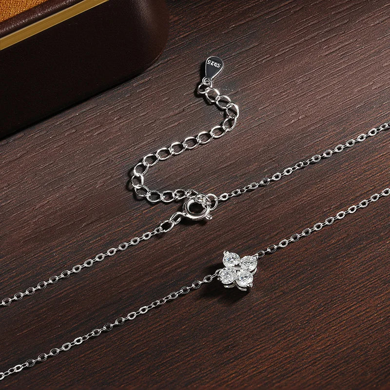 ZeitlosWir™ – LuckyBloom Moissanite Necklace