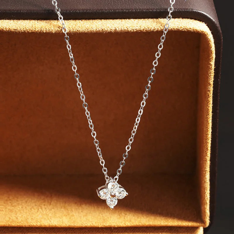 ZeitlosWir™ – LuckyBloom Moissanite Necklace
