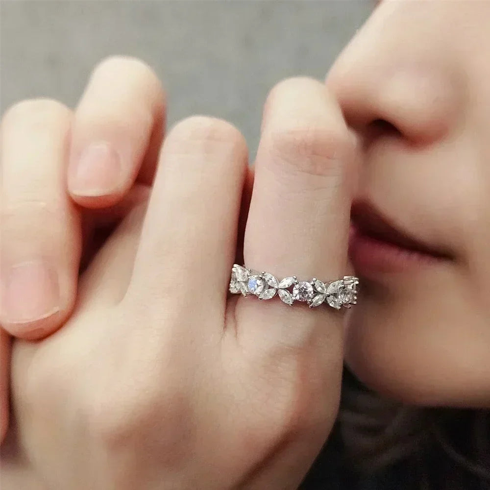 ZeitlosWir™ - Eternity Moissanite Ring