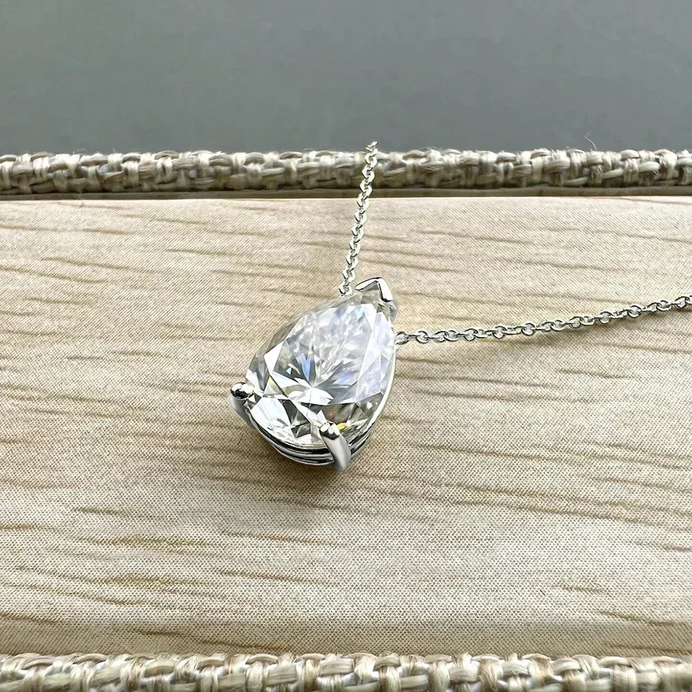 ZeitlosWir™ – CrystalDrop Moissanite Pendant Necklace