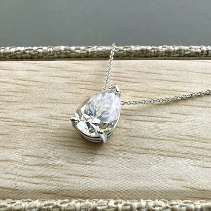ZeitlosWir™ – CrystalDrop Moissanite Pendant Necklace