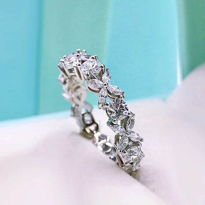 ZeitlosWir™ - Eternity Moissanite Ring